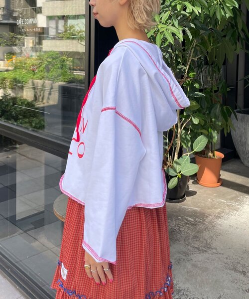 HELLO.SANFRANCISCO（ハローサンフランシスコ）の「【HELLO.SANFRANCISCO/ハローサンフランシスコ】フーディープリントパーカー（パーカー・レディース・ホワイト/レッド/グレー・ONE SIZE）」の13枚目の写真