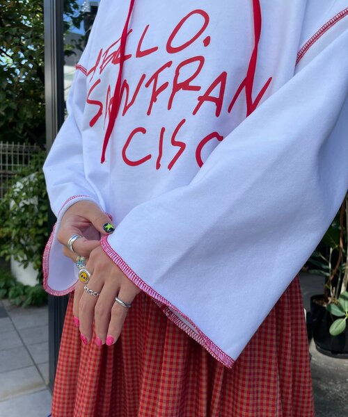 HELLO.SANFRANCISCO（ハローサンフランシスコ）の「【HELLO.SANFRANCISCO/ハローサンフランシスコ】フーディープリントパーカー（パーカー・レディース・ホワイト/レッド/グレー・ONE SIZE）」の16枚目の写真