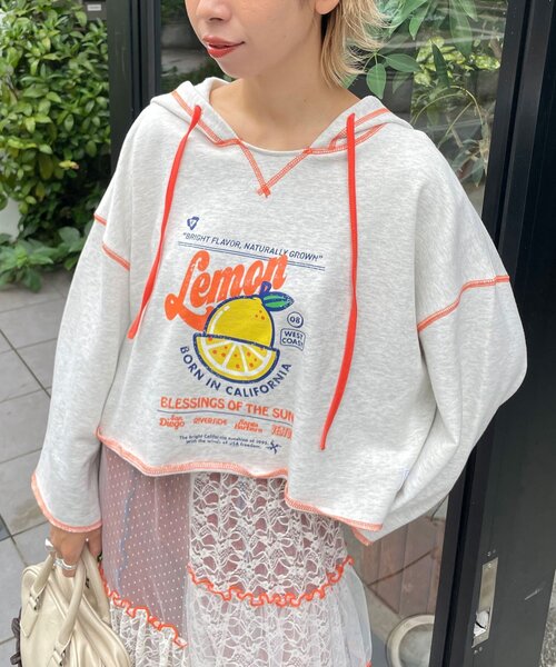 HELLO.SANFRANCISCO（ハローサンフランシスコ）の「【HELLO.SANFRANCISCO/ハローサンフランシスコ】フーディープリントパーカー（パーカー・レディース・ホワイト/レッド/グレー・ONE SIZE）」の18枚目の写真