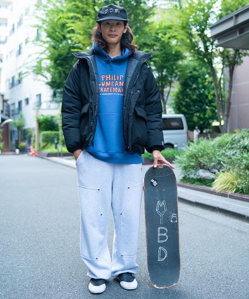 Philip Lumbang（フィリップランバン）の「【75】【Philip Lumbang/フィリップ・ランバン】ロゴアートデザイン スタンドカラー 中綿 パファージャケット/ワンポイント刺繍/ドローコード/防風（ダウンジャケット/コート・メンズ・チャコールグレー/ブラック/ブラウン・M/L/XL）」の18枚目の写真