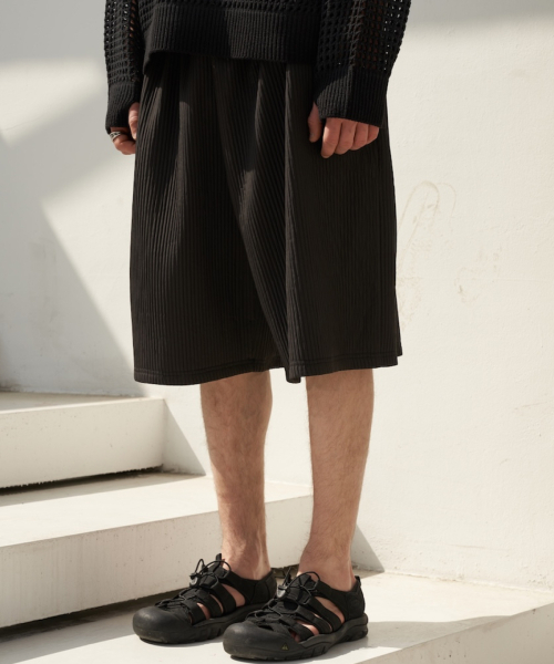 TENER(テネル)の「プリーツバミューダパンツ(ブラック)(その他パンツ・メンズ・その他・FREE)」の2枚目の写真