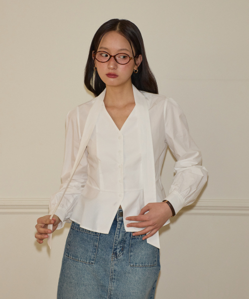 SALON DE YOHN(サロンドヨーン)の「V-neck Tie Cotton Blouse_ White(シャツ/ブラウス・レディース・その他・MEDIUM/SMALL)」の2枚目の写真