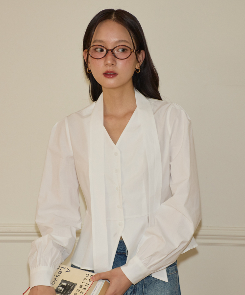 SALON DE YOHN(サロンドヨーン)の「V-neck Tie Cotton Blouse_ White(シャツ/ブラウス・レディース・その他・MEDIUM/SMALL)」の3枚目の写真
