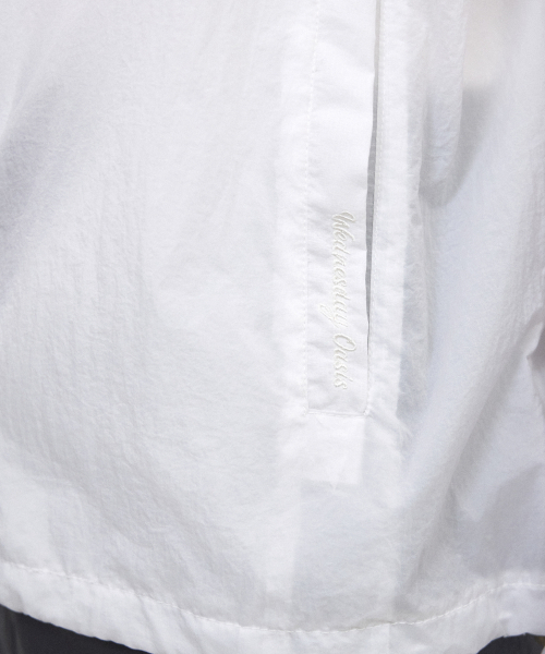 WEDNESDAYOASISFORWOMEN(ウェンズデー オアシス フォー ウーマン)の「タイニーハイネックウィンドブレーカー_IVORY(W25-OT01)(ナイロンジャケット・レディース・アイボリー・FREE)」の2枚目の写真