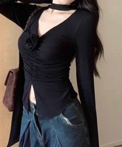 Mejoul（メジュール）の「【2026春夏新作】ローズタイ付Ｖネックギャザートップス（Tシャツ/カットソー・レディース・ブラック/アイボリー・F）」の2枚目の写真