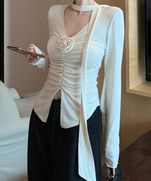 Mejoul（メジュール）の「【2026春夏新作】ローズタイ付Ｖネックギャザートップス（Tシャツ/カットソー・レディース・ブラック/アイボリー・F）」の4枚目の写真