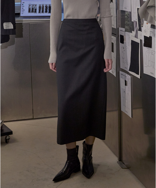 EMKM（ウウムキイム）の「ストライプサマーウールロングスカート_DEEP CHARCOAL（スカート・レディース・チャコール・SMALL/MEDIUM）」の2枚目の写真