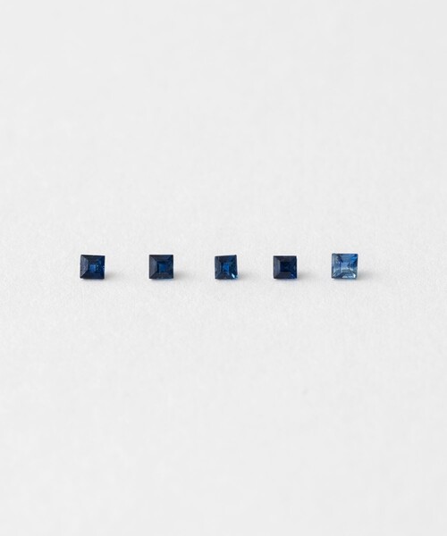 ete bijoux（エテビジュー）の「[ピース] K18YG サファイア スクエア ピアス（ピアス（片耳用）・レディース・イエローゴールド・FREE）」の4枚目の写真