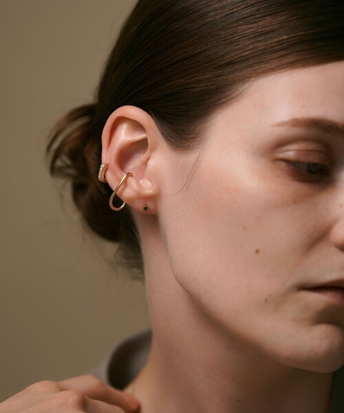 ete bijoux（エテビジュー）の「[ピース] K18YG サファイア スクエア ピアス（ピアス（片耳用）・レディース・イエローゴールド・FREE）」の6枚目の写真