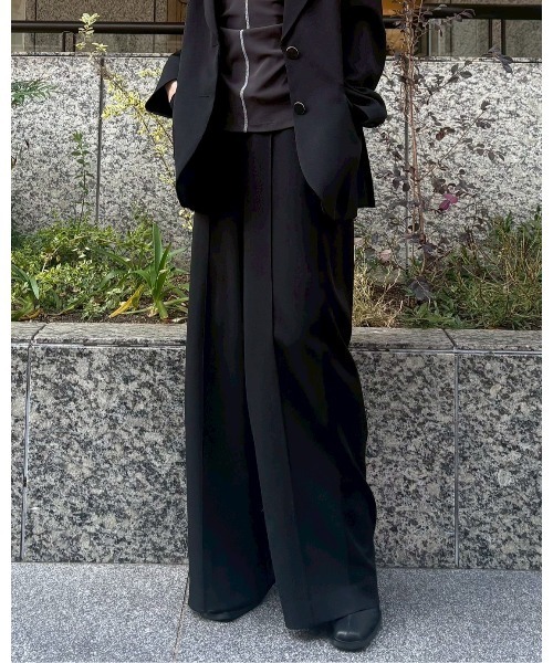 LE CIEL BLEU（ルシェルブルー）の「コントラストパネルトラウザー / Contrast Panel Trousers（その他パンツ・レディース・ベージュ/ネイビー/レッド/ブラック・34/36/38）」の2枚目の写真