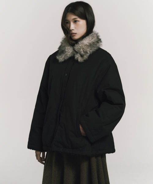 NICK&NICOLE(ニックアンドニコール)の「FUR HOOD SHORT JUMPER_BLACK(ムートンコート・レディース・その他・FREE)」の2枚目の写真