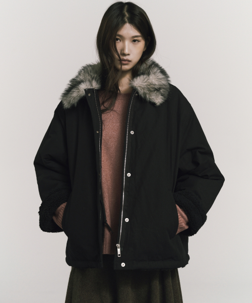 NICK&NICOLE(ニックアンドニコール)の「FUR HOOD SHORT JUMPER_BLACK(ムートンコート・レディース・その他・FREE)」の3枚目の写真