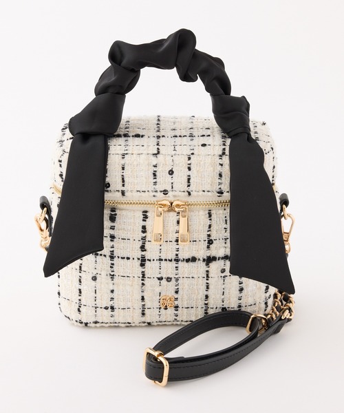 one after another NICE CLAUP(ワンアフターアナザーナイスクラップ)の「ギャザーハンドルバニティーバッグ(ショルダーバッグ・レディース・ピンクベージュ/サックスブルー/アイボリー/ブラック×ホワイト・FREE)」の1枚目の写真