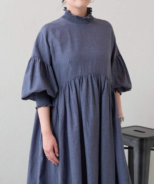 BEARDSLEY（ビアズリー）の「モックネックシャーリングワンピース（ワンピース・レディース・グレー・FREE）」の2枚目の写真