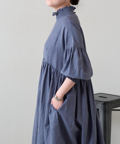 BEARDSLEY（ビアズリー）の「モックネックシャーリングワンピース（ワンピース・レディース・グレー・FREE）」の3枚目の写真