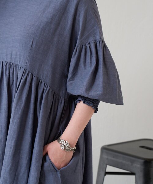 BEARDSLEY（ビアズリー）の「モックネックシャーリングワンピース（ワンピース・レディース・グレー・FREE）」の6枚目の写真