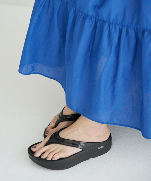 SLOBE IENA（スローブイエナ）の「《追加》OOFOS/ウーフォス Oomega OOMEGA（サンダル・レディース・ベージュ系その他/ブラック・25cm/24cm/23cm）」の13枚目の写真