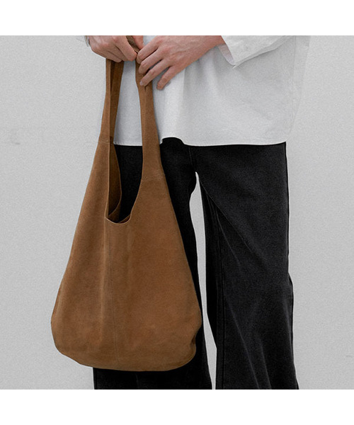 ATELIER NAIN(アトリエナイン)の「SUEDE ROUND SHOULDER BAG (B-2476)(ショルダーバッグ・レディース・キャメル/ブラウン・FREE)」の2枚目の写真