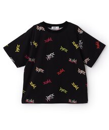 X-girl Stages | 【人気商品再入荷】【直営店で取り扱い無し】ミルズロゴ総柄半袖Tシャツ(Tシャツ/カットソー)