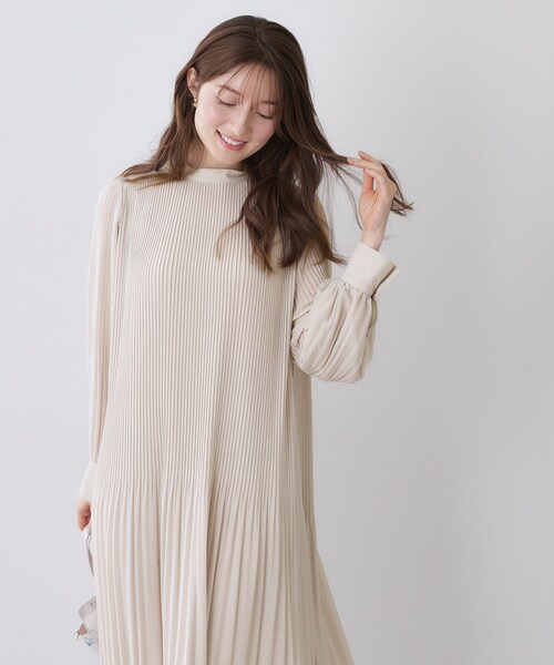 index（インデックス）の「ベルト付きプリーツフレアワンピース【洗濯機OK/イージーアイロン/防シワ】《5col》（ワンピース・レディース・ブラック系/サックスブルー系7/ベージュ系その他/ナチュラル/チャコールグレー・42/40/38/36）」の8枚目の写真