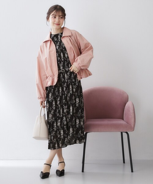 index（インデックス）の「ベルト付きプリーツフレアワンピース【洗濯機OK/イージーアイロン/防シワ】《5col》（ワンピース・レディース・ブラック系/サックスブルー系7/ベージュ系その他/ナチュラル/チャコールグレー・42/40/38/36）」の22枚目の写真