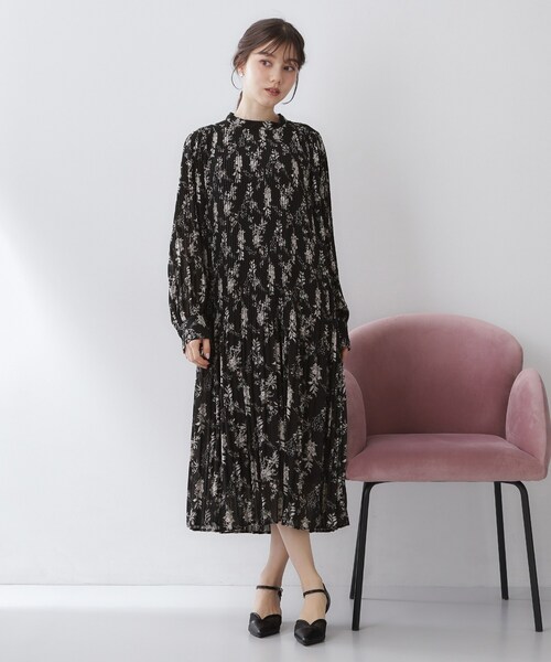 index（インデックス）の「ベルト付きプリーツフレアワンピース【洗濯機OK/イージーアイロン/防シワ】《5col》（ワンピース・レディース・ブラック系/サックスブルー系7/ベージュ系その他/ナチュラル/チャコールグレー・42/40/38/36）」の20枚目の写真