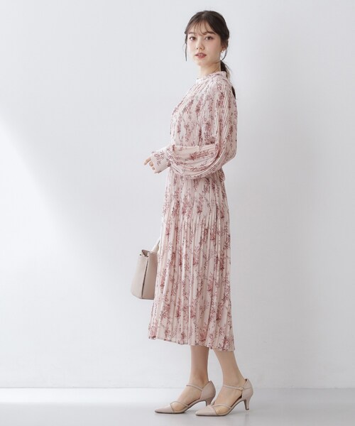 index（インデックス）の「ベルト付きプリーツフレアワンピース【洗濯機OK/イージーアイロン/防シワ】《5col》（ワンピース・レディース・ブラック系/サックスブルー系7/ベージュ系その他/ナチュラル/チャコールグレー・42/40/38/36）」の15枚目の写真