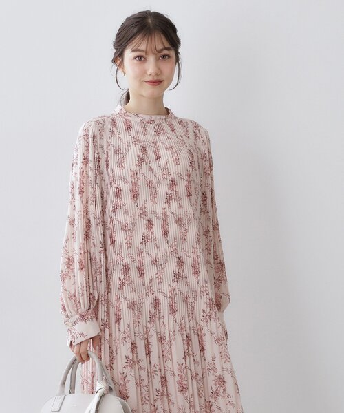 index（インデックス）の「ベルト付きプリーツフレアワンピース【洗濯機OK/イージーアイロン/防シワ】《5col》（ワンピース・レディース・ブラック系/サックスブルー系7/ベージュ系その他/ナチュラル/チャコールグレー・42/40/38/36）」の14枚目の写真