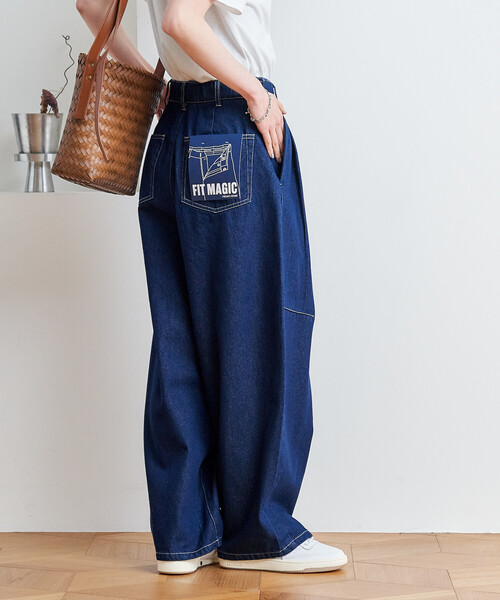 FREAK'S STORE（フリークスストア）の「FIT MAGIC マーベルト タック カーブパンツ/タックカーブデニム/バレルデニム（デニムパンツ・レディース・オフホワイト/オリーブ/ネイビー/ブルー・SMALL/MEDIUM）」の4枚目の写真
