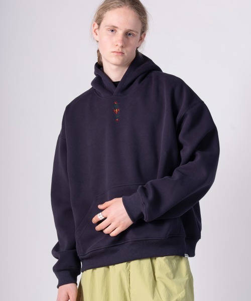 rehacer（レアセル）の「rehacer : Botanical Wide Hoodie / ボタニカル ワイド フーディー（パーカー・メンズ・グレー/ネイビー/ブラック/パープル・X-LARGE/LARGE）」の4枚目の写真