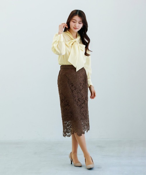 White Collection(ホワイトコレクション)の「【 華やかに彩る 】シャイニーシアー・BIGリボンボウタイブラウス(シャツ/ブラウス・レディース・レモンイエロー/コーラルピンク/サックスブルー・L/M/S)」の5枚目の写真