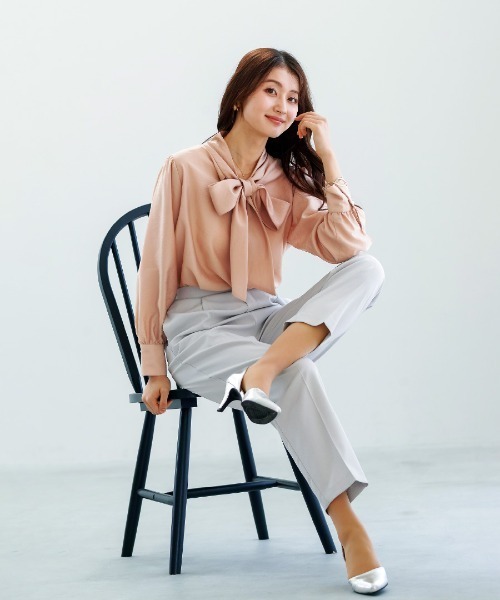 White Collection(ホワイトコレクション)の「【 華やかに彩る 】シャイニーシアー・BIGリボンボウタイブラウス(シャツ/ブラウス・レディース・レモンイエロー/コーラルピンク/サックスブルー・L/M/S)」の14枚目の写真