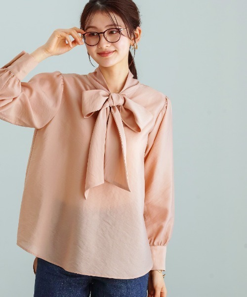 White Collection(ホワイトコレクション)の「【 華やかに彩る 】シャイニーシアー・BIGリボンボウタイブラウス(シャツ/ブラウス・レディース・レモンイエロー/コーラルピンク/サックスブルー・L/M/S)」の15枚目の写真