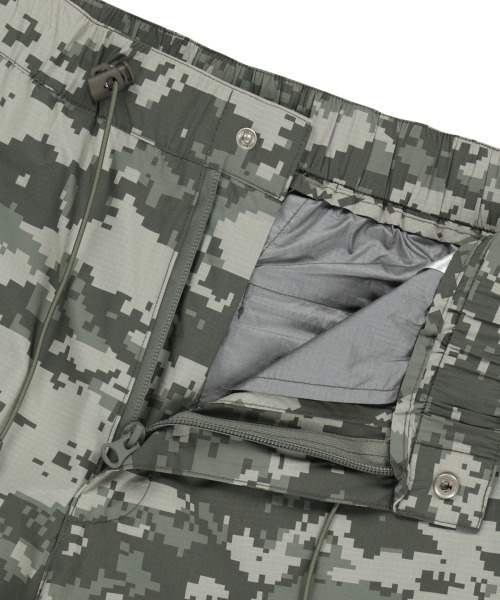 WKNDRS（ウィーキャンドース）の「DIGI CAMO PARACHUTE PANTS (L.KHAKI)（その他パンツ・レディース・その他・MEDIUM/LARGE/X-LARGE）」の3枚目の写真