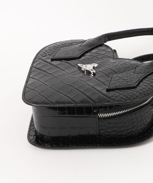 Vivienne Westwood（ヴィヴィアンウエストウッド）の「JOSEPHINE HEART CROSSBODY（ショルダーバッグ・メンズ・ブラック・FREE）」の3枚目の写真