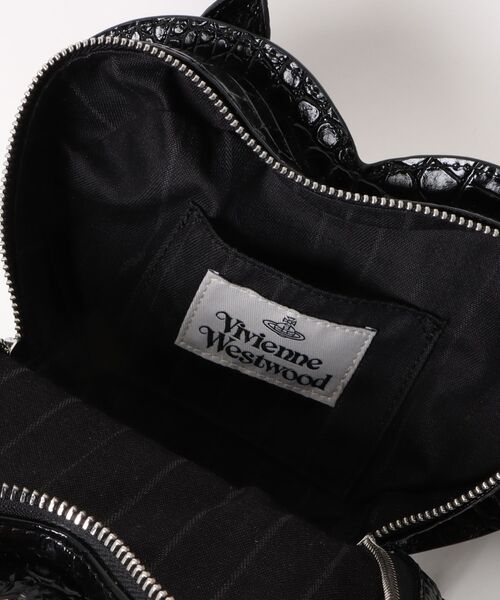 Vivienne Westwood（ヴィヴィアンウエストウッド）の「JOSEPHINE HEART CROSSBODY（ショルダーバッグ・メンズ・ブラック・FREE）」の4枚目の写真