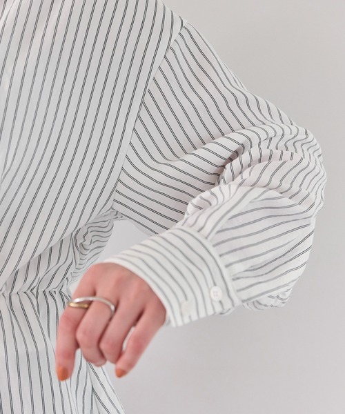 VIS(ビス)の「レイヤードストライプシャツ(シャツ/ブラウス・レディース・ホワイト/オフホワイト・FREE)」の3枚目の写真