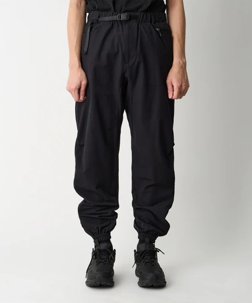 WHITE MOUNTAINEERING(ホワイトマウンテニアリング)の「【White Mountaineering / ホワイトマウンテニアリング】KNEE TUCK JOGGER PANTS(その他パンツ・メンズ・ブラック・3/2/1/0)」の2枚目の写真