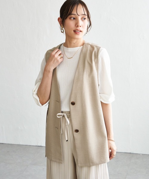 ikka(イッカ)の「ノーカラーサイドベルトジレ(ダウンベスト・レディース・ブラウン/ベージュ/ブラック・M/L)」の3枚目の写真