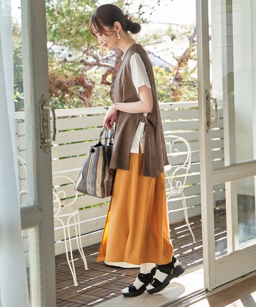 ikka（イッカ）の「ノーカラーサイドベルトジレ（ベスト・レディース・ブラウン/ベージュ/ブラック・M/L/S）」の22枚目の写真