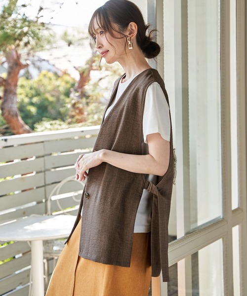 ikka（イッカ）の「ノーカラーサイドベルトジレ（ベスト・レディース・ブラウン/ベージュ/ブラック・M/L/S）」の18枚目の写真