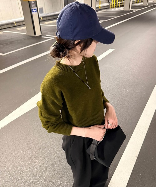 ISOOK(アイスー)の「クロップドラウンドネックニット(eri. select) / セーター プルオーバー ハイゲージ クルーネック 長袖 シンプル チャコール カーキ(ニット/セーター・レディース・カーキ/チャコール・FREE)」の11枚目の写真