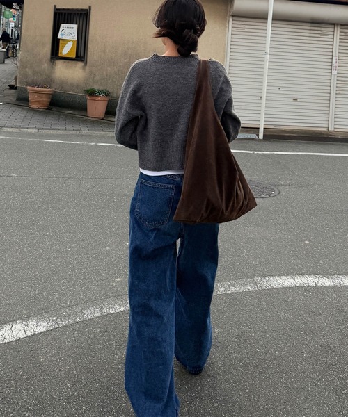 ISOOK(アイスー)の「クロップドラウンドネックニット(eri. select) / セーター プルオーバー ハイゲージ クルーネック 長袖 シンプル チャコール カーキ(ニット/セーター・レディース・カーキ/チャコール・FREE)」の13枚目の写真