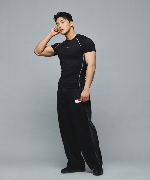 MIHAK(ミハク)の「シンボルロゴマッスルプロTシャツ(BLACK)(Tシャツ/カットソー・メンズ・その他・1/2/3)」の3枚目の写真