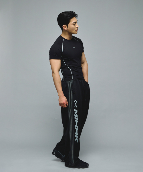 MIHAK(ミハク)の「シンボルロゴマッスルプロTシャツ(BLACK)(Tシャツ/カットソー・メンズ・その他・1/2/3)」の6枚目の写真