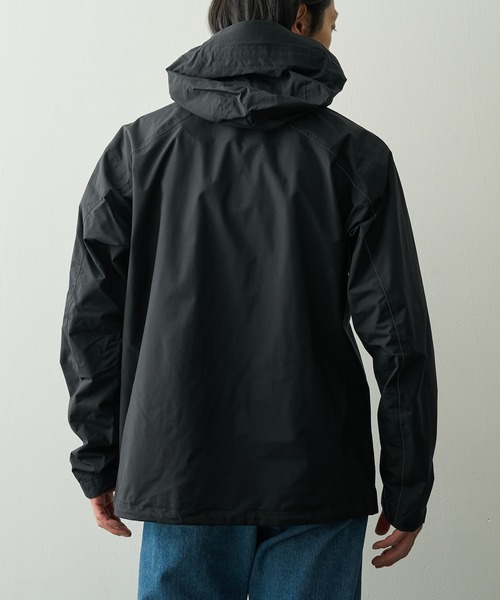 and wander(アンドワンダー)の「【and wander/アンドワンダー】2.5L hiker rain jacket(ナイロンジャケット・メンズ・ブラック/カーキ・M/L/XL)」の5枚目の写真