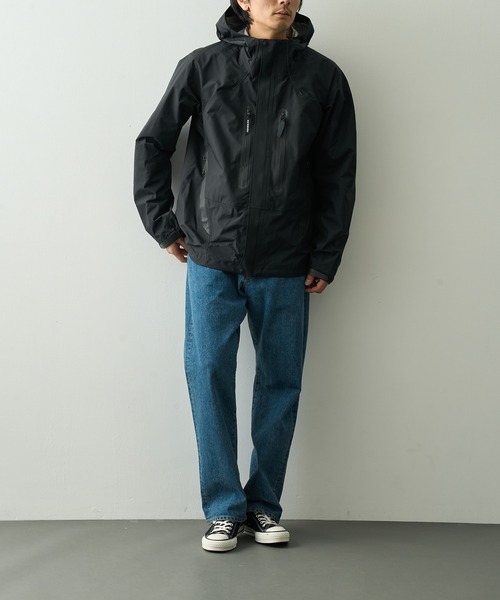 and wander(アンドワンダー)の「【and wander/アンドワンダー】2.5L hiker rain jacket(ナイロンジャケット・メンズ・ブラック/カーキ・M/L/XL)」の6枚目の写真