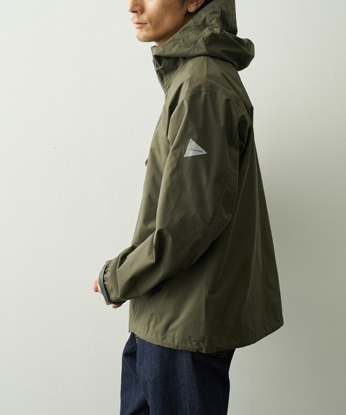 and wander(アンドワンダー)の「【and wander/アンドワンダー】2.5L hiker rain jacket(ナイロンジャケット・メンズ・ブラック/カーキ・M/L/XL)」の7枚目の写真