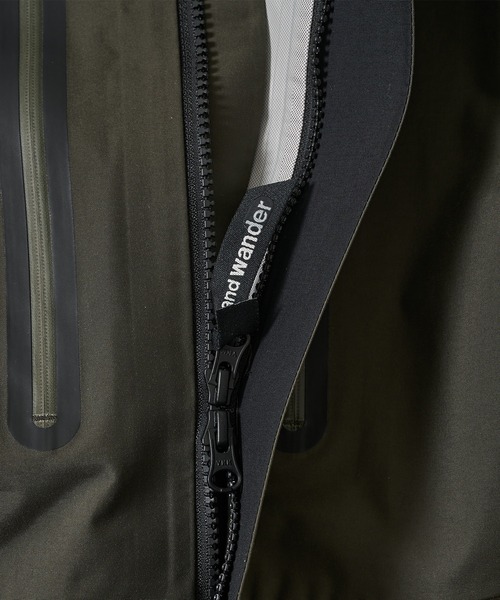 and wander(アンドワンダー)の「【and wander/アンドワンダー】2.5L hiker rain jacket(ナイロンジャケット・メンズ・ブラック/カーキ・M/L/XL)」の17枚目の写真