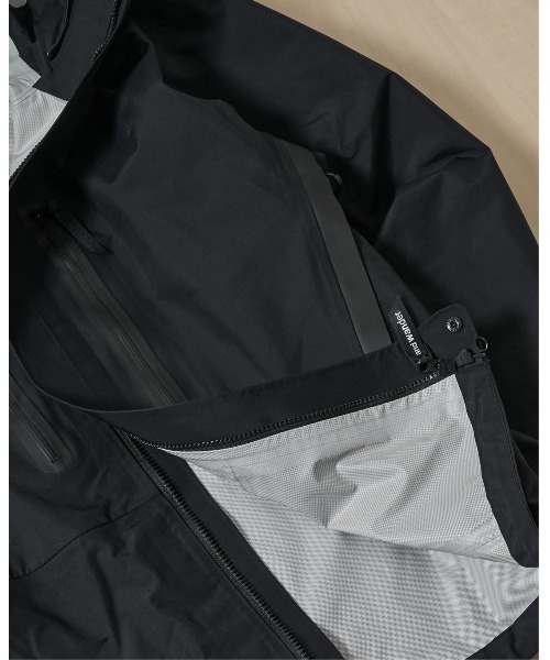 and wander(アンドワンダー)の「【and wander/アンドワンダー】2.5L hiker rain jacket(ナイロンジャケット・メンズ・ブラック/カーキ・M/L/XL)」の13枚目の写真